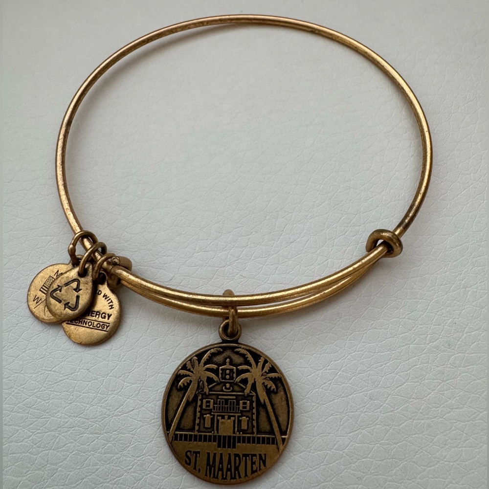 Gold St. Maarten Charm Bangle